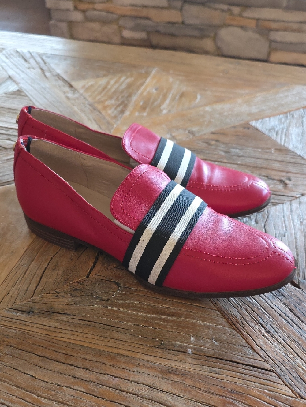 Tommy Hilfiger slip on lwather loafers 8M